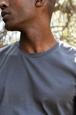 Velvet By Graham & Spencer HOWARD WHISPER CLASSIC CREW NECK TEE 55 Velvet By Graham & Spencer HOWARD WHISPER CLASSIC CREW NECK TEE