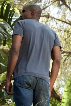 Velvet By Graham & Spencer HOWARD WHISPER CLASSIC CREW NECK TEE 53 Velvet By Graham & Spencer HOWARD WHISPER CLASSIC CREW NECK TEE