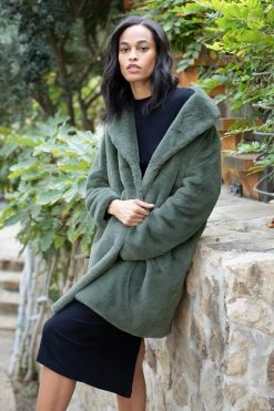 Velvet By Graham & Spencer Womens EVALYN LUX FAUX FUR COAT 17 Velvet By Graham & Spencer Womens EVALYN LUX FAUX FUR COAT