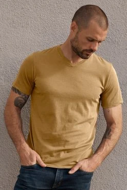 Velvet By Graham & Spencer Mens SAMSEN WHISPER CLASSIC V-NECK TEE