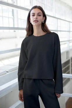 Velvet By Graham & Spencer ARISSA CROPPED SWEATSHIRT