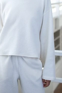 Velvet By Graham & Spencer ARISSA CROPPED SWEATSHIRT