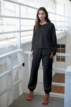 Velvet By Graham & Spencer ARISSA CROPPED SWEATSHIRT