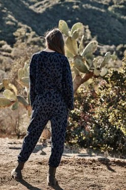 Velvet By Graham & Spencer TRINITY PRINTED CROPPED SWEATSHIRT Womens 12 Velvet By Graham & Spencer TRINITY PRINTED CROPPED SWEATSHIRT Womens