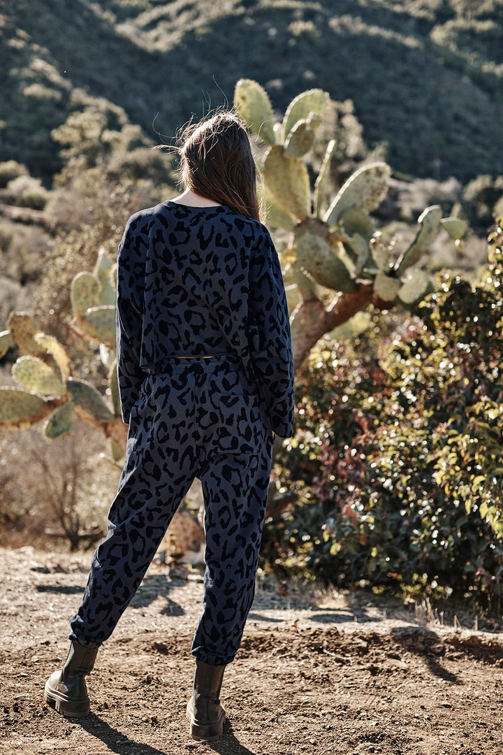 Velvet By Graham & Spencer TRINITY PRINTED CROPPED SWEATSHIRT Womens 7 Velvet By Graham & Spencer TRINITY PRINTED CROPPED SWEATSHIRT Womens