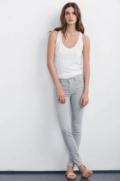 Velvet By Graham & Spencer TONI SKINNY JEAN Womens 35 Velvet By Graham & Spencer TONI SKINNY JEAN Womens