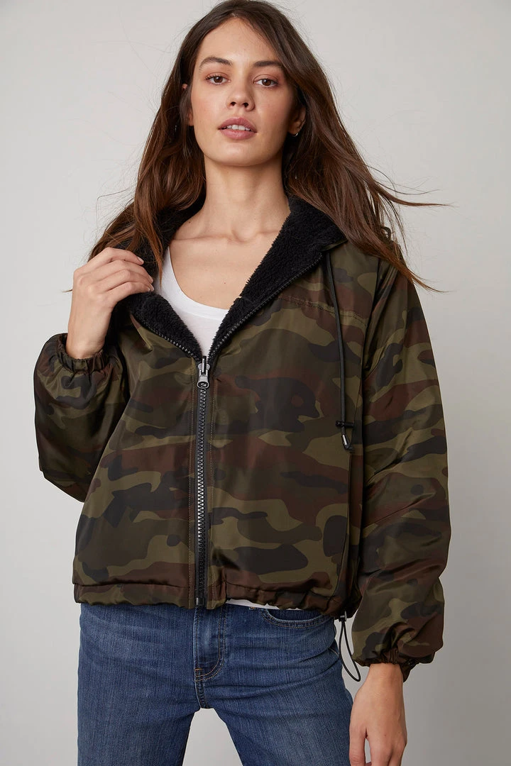 Velvet By Graham & Spencer AUDREE REVERSIBLE CAMO SHERPA JACKET Womens 7 Velvet By Graham & Spencer AUDREE REVERSIBLE CAMO SHERPA JACKET Womens