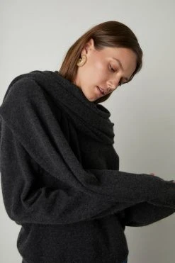 Velvet By Graham & Spencer Womens MEL CASHMERE SCARF