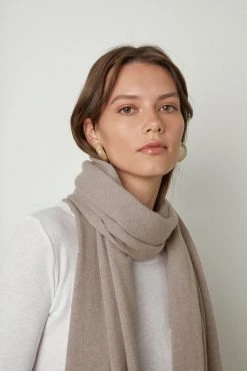 Velvet By Graham & Spencer Womens MEL CASHMERE SCARF