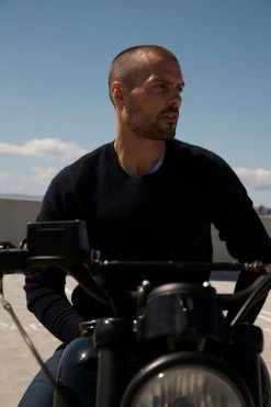 Velvet By Graham & Spencer BIRCH CASHMERE SWEATER Mens 40 Velvet By Graham & Spencer BIRCH CASHMERE SWEATER Mens