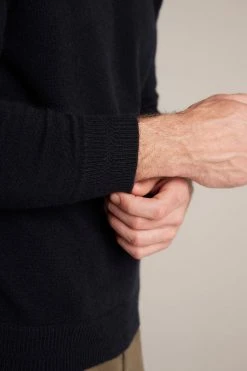 Velvet By Graham & Spencer BIRCH CASHMERE SWEATER Mens 41 Velvet By Graham & Spencer BIRCH CASHMERE SWEATER Mens