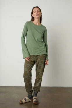 Velvet By Graham & Spencer SOFIA BELL SLEEVE TEE Womens 12 Velvet By Graham & Spencer SOFIA BELL SLEEVE TEE Womens