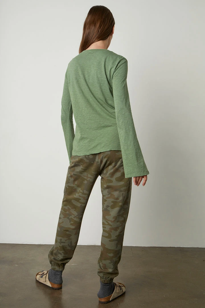 Velvet By Graham & Spencer SOFIA BELL SLEEVE TEE Womens 6 Velvet By Graham & Spencer SOFIA BELL SLEEVE TEE Womens