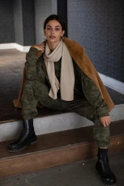 Velvet By Graham & Spencer Womens MEL CASHMERE SCARF