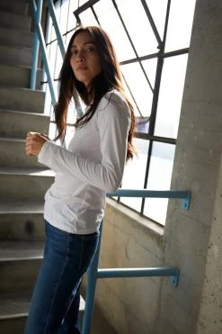 Velvet By Graham & Spencer ZOFINA GAUZY WHISPER FITTED CREW NECK TEE Womens 25 Velvet By Graham & Spencer ZOFINA GAUZY WHISPER FITTED CREW NECK TEE Womens