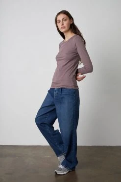 Velvet By Graham & Spencer Womens ZOFINA GAUZY WHISPER FITTED CREW NECK TEE 9 Velvet By Graham & Spencer Womens ZOFINA GAUZY WHISPER FITTED CREW NECK TEE