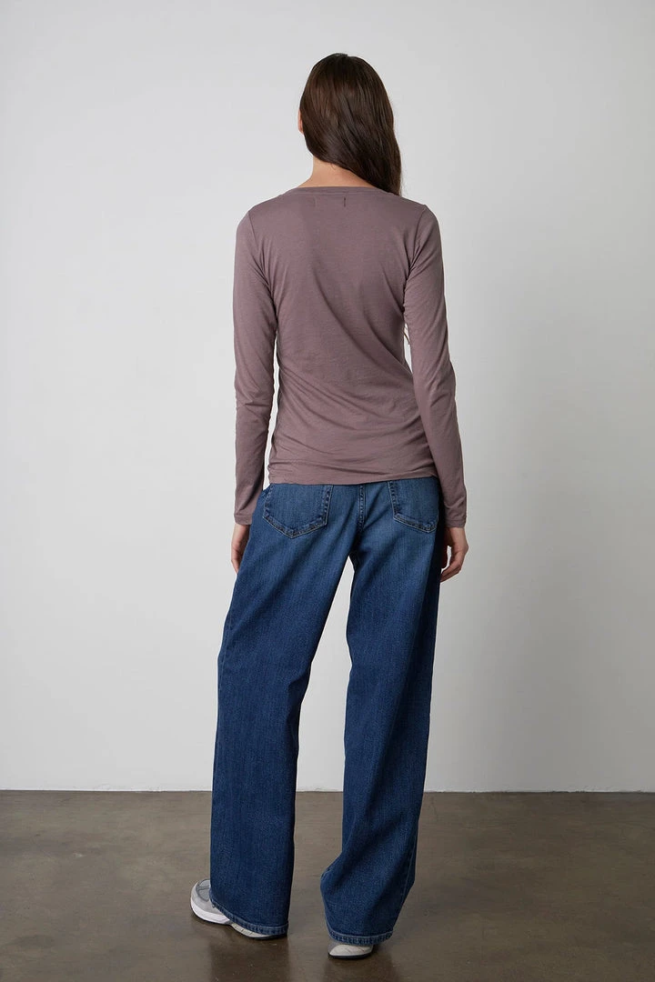 Velvet By Graham & Spencer Womens ZOFINA GAUZY WHISPER FITTED CREW NECK TEE 6 Velvet By Graham & Spencer Womens ZOFINA GAUZY WHISPER FITTED CREW NECK TEE