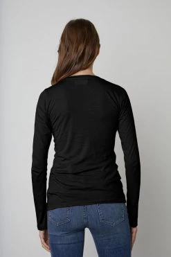 Velvet By Graham & Spencer ZOFINA GAUZY WHISPER FITTED CREW NECK TEE Womens 18 Velvet By Graham & Spencer ZOFINA GAUZY WHISPER FITTED CREW NECK TEE Womens