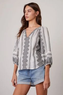 Velvet By Graham & Spencer Womens LOUISE JACQUARD BOHO TOP