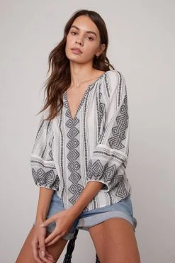 Velvet By Graham & Spencer Womens LOUISE JACQUARD BOHO TOP