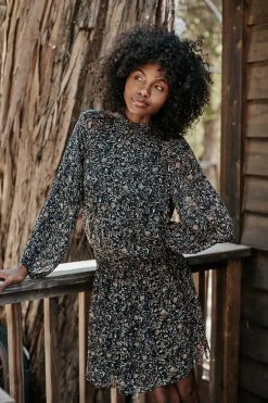 Velvet By Graham & Spencer KIRSTEN PRINTED DRESS 13 Velvet By Graham & Spencer KIRSTEN PRINTED DRESS