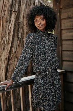 Velvet By Graham & Spencer KIRSTEN PRINTED DRESS 12 Velvet By Graham & Spencer KIRSTEN PRINTED DRESS