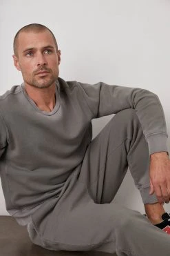 Velvet By Graham & Spencer Mens MATTS OMBRE FLEECE SWEATSHIRT 19 Velvet By Graham & Spencer Mens MATTS OMBRE FLEECE SWEATSHIRT