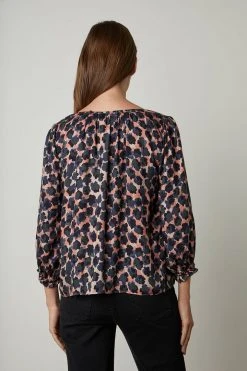 Velvet By Graham & Spencer Womens HADLEE PRINTED BLOUSE 19 Velvet By Graham & Spencer Womens HADLEE PRINTED BLOUSE