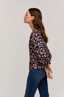 Velvet By Graham & Spencer KACY PRINTED BLOUSE 8 Velvet By Graham & Spencer KACY PRINTED BLOUSE