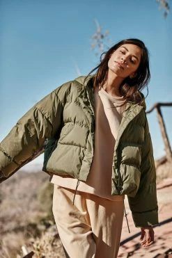 Velvet By Graham & Spencer RAYLIN CROPPED PUFFER JACKET Womens 19 Velvet By Graham & Spencer RAYLIN CROPPED PUFFER JACKET Womens