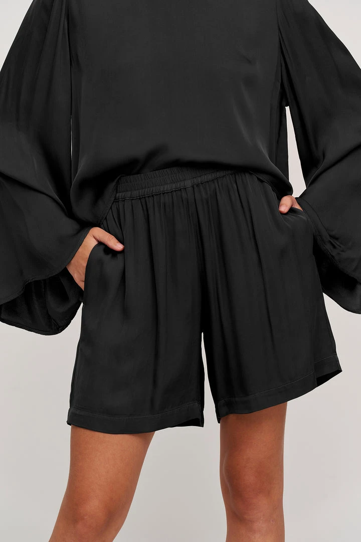 Velvet By Graham & Spencer ADINA HIGH RISE SHORTS Womens 16 Velvet By Graham & Spencer ADINA HIGH RISE SHORTS Womens