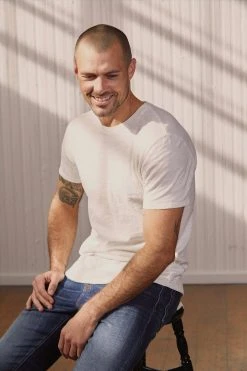 Velvet By Graham & Spencer Mens ANTON CREW NECK TEE