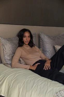 Velvet By Graham & Spencer TALISIA GAUZY WHISPER FITTED MOCK NECK TEE