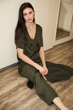 Velvet By Graham & Spencer HILLARY SATIN VISCOSE PLEATED PANT 15 Velvet By Graham & Spencer HILLARY SATIN VISCOSE PLEATED PANT