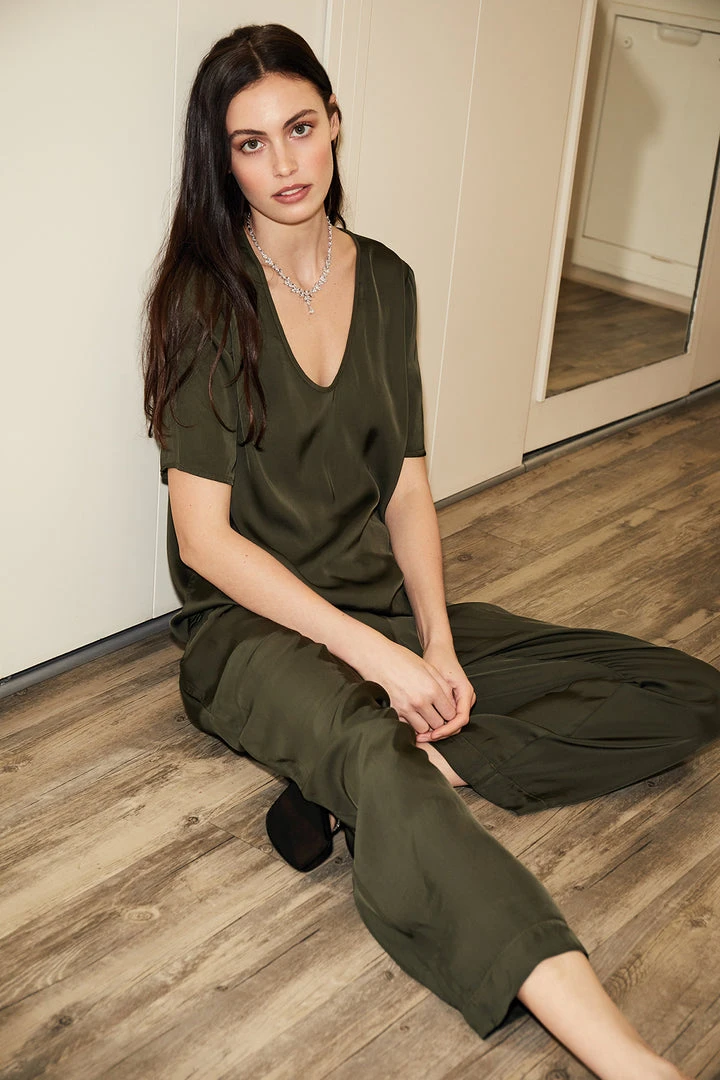 Velvet By Graham & Spencer HILLARY SATIN VISCOSE PLEATED PANT 9 Velvet By Graham & Spencer HILLARY SATIN VISCOSE PLEATED PANT