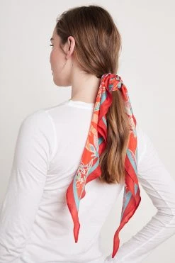 Velvet By Graham & Spencer Womens DIAMOND SHAPE SILK SCARF