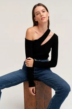 Velvet By Graham & Spencer Womens ROSALINA CUT OUT TOP