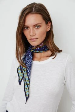 Velvet By Graham & Spencer Womens DIAMOND SHAPE SILK SCARF