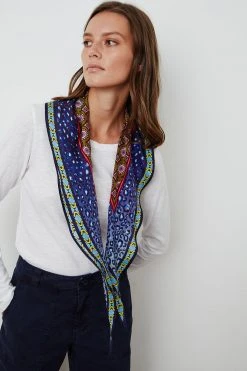 Velvet By Graham & Spencer Womens DIAMOND SHAPE SILK SCARF