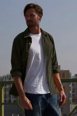 Velvet By Graham & Spencer Mens CAREY CORDUROY BUTTON-UP SHIRT 25 Velvet By Graham & Spencer Mens CAREY CORDUROY BUTTON-UP SHIRT