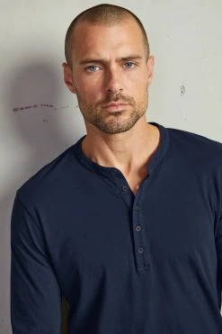 Velvet By Graham & Spencer Mens ALVARO COTTON JERSEY HENLEY 46 Velvet By Graham & Spencer Mens ALVARO COTTON JERSEY HENLEY