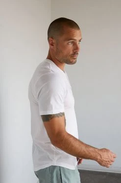 Velvet By Graham & Spencer FULTON SHORT SLEEVE HENLEY Mens 29 Velvet By Graham & Spencer FULTON SHORT SLEEVE HENLEY Mens