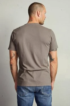 Velvet By Graham & Spencer HOWARD WHISPER CLASSIC CREW NECK TEE Mens 44 Velvet By Graham & Spencer HOWARD WHISPER CLASSIC CREW NECK TEE Mens