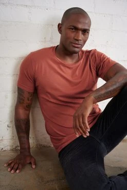 Velvet By Graham & Spencer HOWARD WHISPER CLASSIC CREW NECK TEE Mens 39 Velvet By Graham & Spencer HOWARD WHISPER CLASSIC CREW NECK TEE Mens