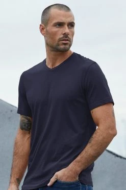 Velvet By Graham & Spencer SAMSEN WHISPER CLASSIC V-NECK TEE Mens 35 Velvet By Graham & Spencer SAMSEN WHISPER CLASSIC V-NECK TEE Mens