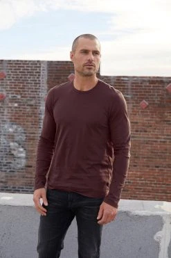 Velvet By Graham & Spencer SKEETER WHISPER CLASSIC CREW NECK TEE Mens 68 Velvet By Graham & Spencer SKEETER WHISPER CLASSIC CREW NECK TEE Mens