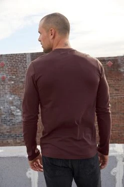 Velvet By Graham & Spencer SKEETER WHISPER CLASSIC CREW NECK TEE Mens 69 Velvet By Graham & Spencer SKEETER WHISPER CLASSIC CREW NECK TEE Mens