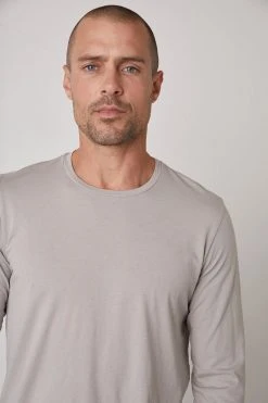 Velvet By Graham & Spencer SKEETER WHISPER CLASSIC CREW NECK TEE Mens 65 Velvet By Graham & Spencer SKEETER WHISPER CLASSIC CREW NECK TEE Mens