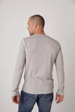 Velvet By Graham & Spencer SKEETER WHISPER CLASSIC CREW NECK TEE Mens 64 Velvet By Graham & Spencer SKEETER WHISPER CLASSIC CREW NECK TEE Mens