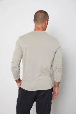 Velvet By Graham & Spencer SKEETER WHISPER CLASSIC CREW NECK TEE Mens 73 Velvet By Graham & Spencer SKEETER WHISPER CLASSIC CREW NECK TEE Mens